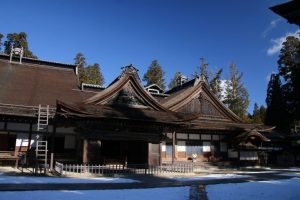 高野山金剛峯寺に近い無料駐車場とガソリンスタンド