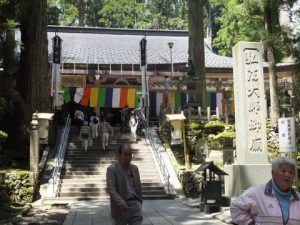 高野山奥の院前の駐車場をストリートビューで見てみる