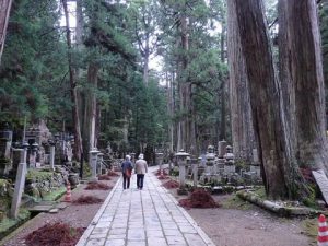 高野山奥の院への観光ルート