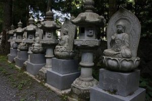 奥ノ院へ続く裏道／御廟エリアにある四国八十八箇所巡り