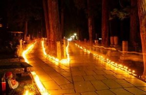 『夏休み』に高野山に行くなら8月13日の『ろうそく祭り』がおすすめ