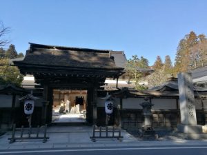 盲導犬と一緒に泊まれる宿坊・総持院